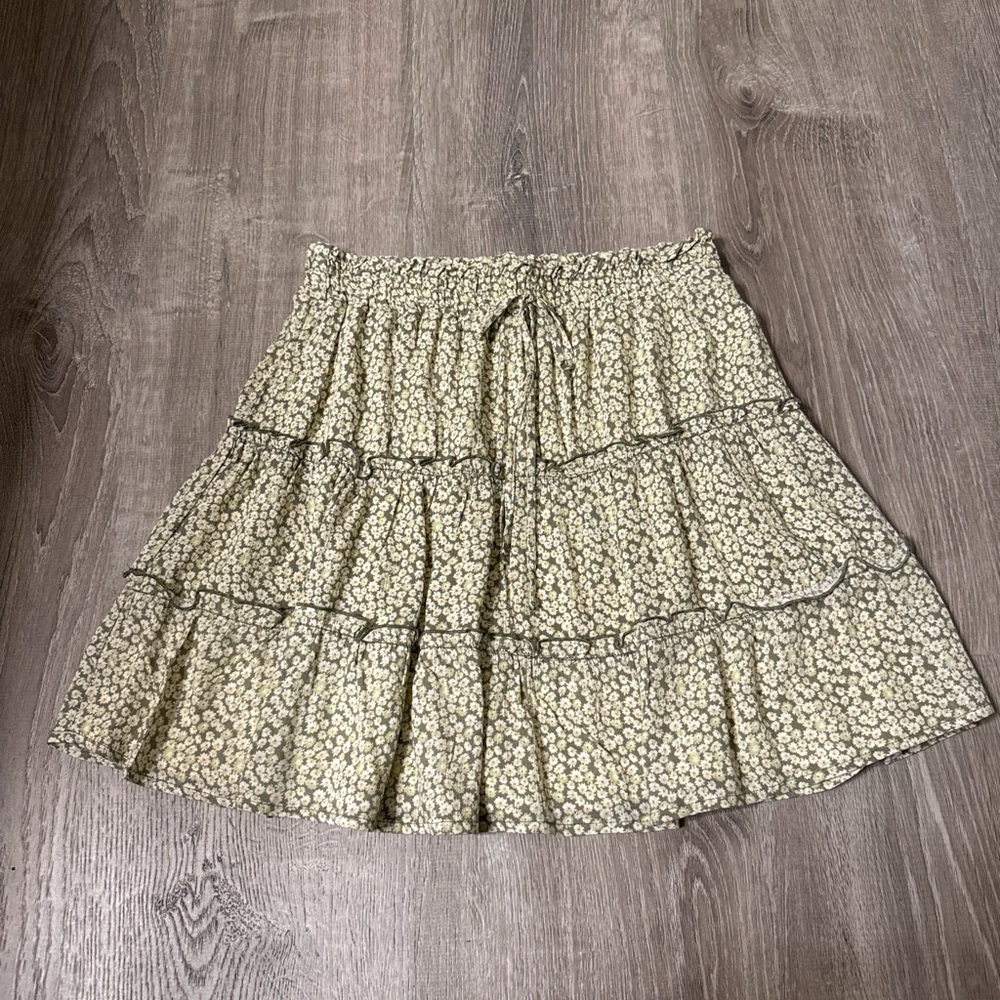 Good Luck Gem Green Daisy Floral Skirt White & Sage Flowy Tiered Women’s Medium